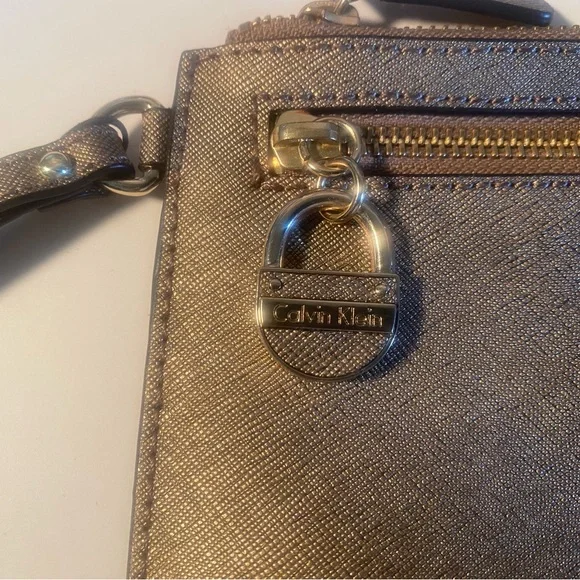 CALVIN KLEIN Wristlet. NEW. Bronze metallic color with Gold hardware. - Picture 3 of 9